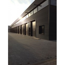 Bedrijfspand Industrieweg 3B met complete inrichting. Bedrijfspand Industrieweg 3B met complete inrichting.