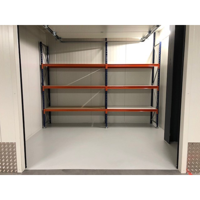 Stelling tegen achterwand